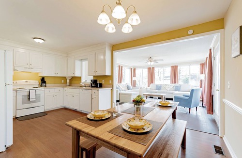 Hopkins House | Fort Jackson Stay at the Breeze on Inn