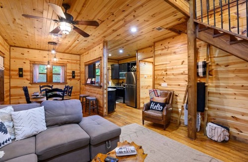 Broken Bow Cabin | Forward My Calls · Elevate Your Stay: 4 Decks, Hot Tub, & Idyllic Outdoor Haven