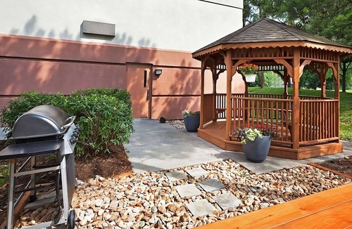Ashley Oaks Hotel | Frank H McClung Museum Tour! 3 Pet-friendly Suites w/Kitchen & FREE Parking!