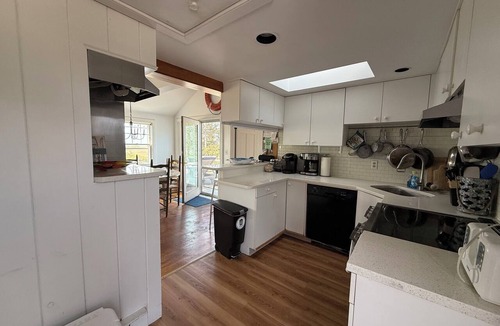 Madaket House | Frankie Starlight - Classic Madaket Beach Cottage Water Views Sleeps 10