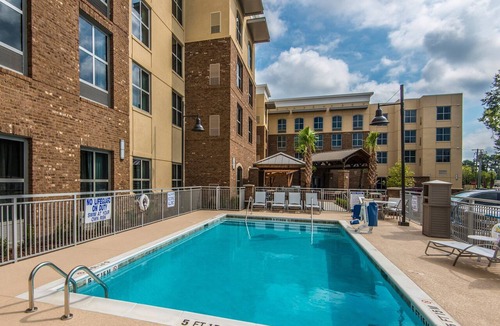 Charleston Condo | Free Breakfast Buffet + Outdoor Pool + Free Wi-Fi | Great Location + Bridge and Harbor View!