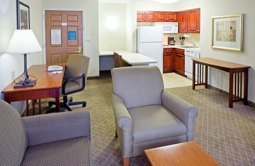 Cranbury Condo | Free Breakfast Buffet. Gym. Only 20 Min from Princeton.