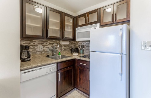 Davenport Apartment | Free Breakfast, Free Wi-Fi, Indoor Pool | Great Studio Suite