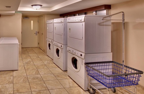 Davenport Apartment | Free Breakfast, Free Wi-Fi, Indoor Pool | Studio with Roll in Shower