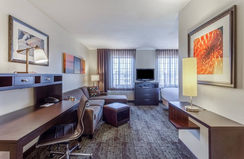 Davenport Apartment | Free Breakfast, Free Wi-Fi, Indoor Pool | Studio with Roll in Shower