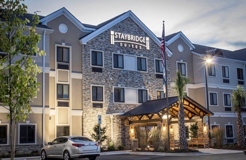 Jacksonville Apartment | Free Breakfast. Outdoor Pool. Shared BBQ. Great for Business Travel.