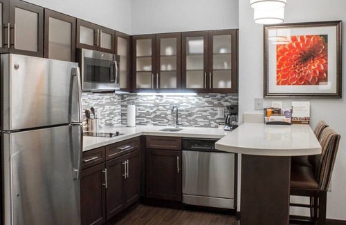Westgate Condo | Free Breakfast. Outdoor Pool. Shared BBQ. Near Camp Gelger.
