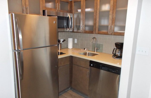 Florence Apartment | Free Breakfast + Outdoor Pool | Explore the Nascar Hall of Fame