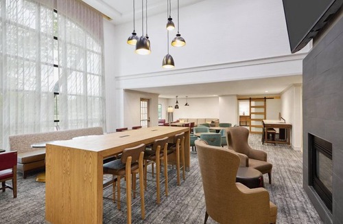 Peoria Apartment | Free Breakfast. Pool & Hot Tub. Near St. Francis Medical Center!