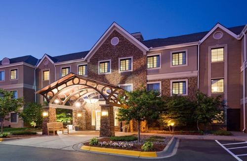 Maple Grove Condo | Free Breakfast. Pool & Hot Tub. Gym. Close to Albertville Premium Outlets!