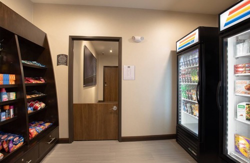Rapid City Apartment | Free Breakfast. Pool & Hot Tub. Close to Rushmore Crossing Shopping Complex!