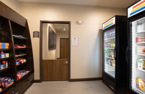 Rapid City Condo | Free Breakfast. Pool & Hot Tub. Near Rushmore Crossing Shopping Complex! Your Next Trip!