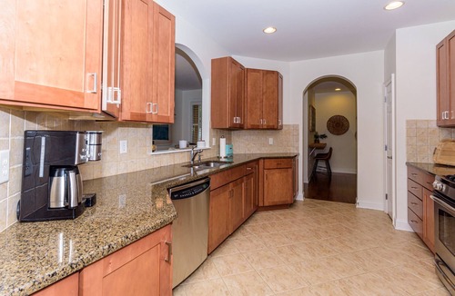 The Commons House | Free Linens & Cleaning - Three Kings