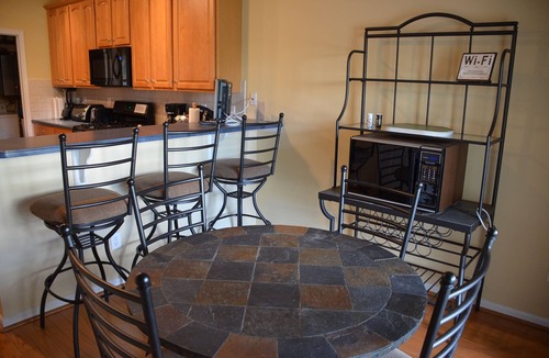 Ocean View House | FREE LOCAL ACTIVITIES INCLUDED! Spacious & comfortable 3 bedroom plus loft, 2.5 bath lake front carriage house offers 2600 square feet of cozy elegance!