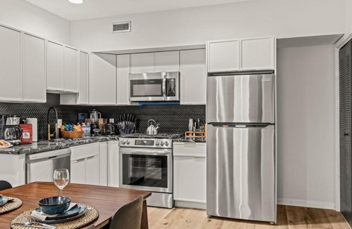 Old City Apartment | Free Parking- Steps to Liberty Bell & Waterfront