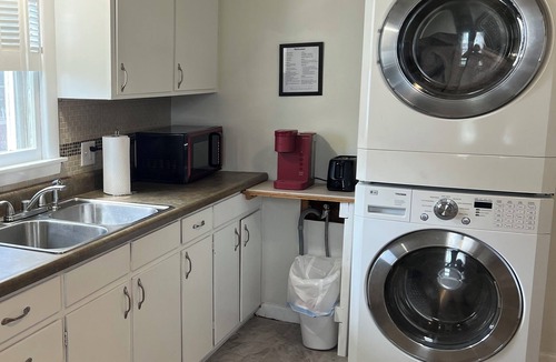 Quincy House | Fresh, Spacious & Fully Furnished — Ideal for Flexible Month-to-Month Stays!