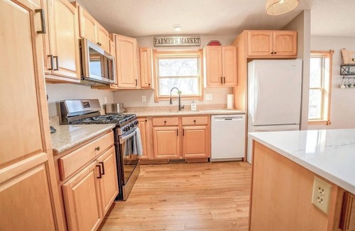 Spicer Cabin | Fresh updates by new owners, family getaway that sleeps 17- 5bedroom 3 bath