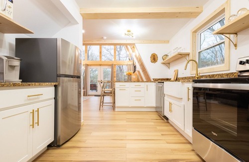 Cosby Cabin | Freya's Cabin luxury pet-friendly Aframe w/hot/cold tub & sauna 15 min to GSMNP