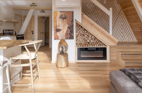 Cosby Cabin | Freya's Cabin luxury pet-friendly Aframe w/hot/cold tub & sauna 15 min to GSMNP
