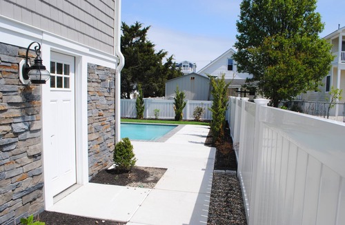 Avalon House | FRIDAY TO FRIDAY RENTAL: Townhouse with a bay view and a pool.