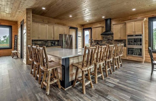 Talking Rock Cabin | From Salt Life to Mountain Life - Mountain Views | Pet Friendly | Hot Tub | Game Room