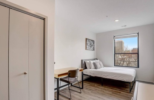 Downtown Lincoln Apartment | Frontdesk | 4 BR Apt near Pinewood Amphitheatre