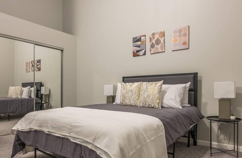 Downtown Kansas City Apartment | Frontdesk | Contemporary 1BR by Convention Center