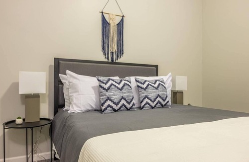 Downtown Kansas City Apartment | Frontdesk | Convenient 1BR Near Barney Allis Plaza