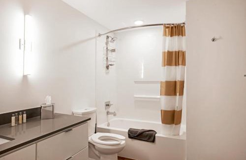 Hanover Place Apartment | FRONTDESK Midtown Studio Apt near KC Nightlife