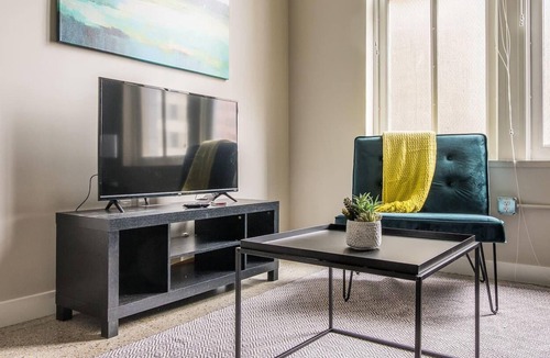 Downtown Des Moines Apartment | Frontdesk | Stylish 1BR Apt in Downtown
