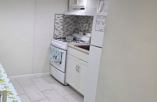 Woodbridge Apartment | Full Apartment in Woodbridge walk to NJ Transit Train/Bus - World Cup- w Patio
