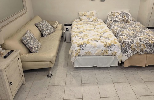 Woodbridge Apartment | Full Apartment in Woodbridge walk to NJ Transit Train/Bus - World Cup- w Patio