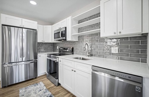 Southend House | Full House- 2 Blocks from Beach!