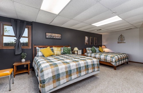 Apple River Cabin | Full Retreat 2 Motel Style Rooms l 4 beds | Noon CheckIn