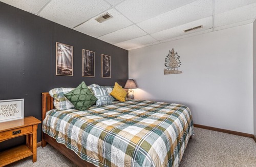 Apple River Cabin | Full Retreat 2 Motel Style Rooms l 4 beds | Noon CheckIn