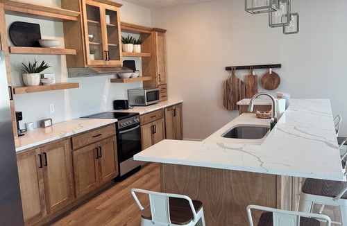 Crofton House | Fully furnished lake house with cozy spaces, full kitchen, and lake views.