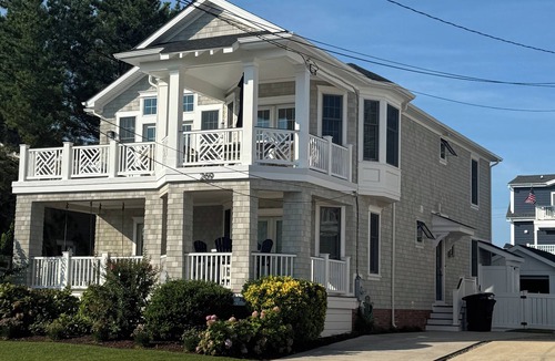 Stone Harbor House | Fully renovated 5 Bedroom home 4 blocks to town