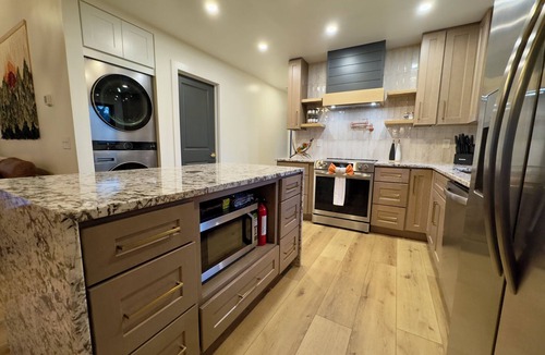 Butler Cabin | Fun Creekside cabin- tubing, fishing, grilling!