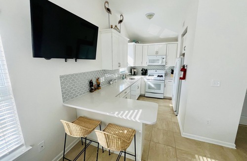 Ocean Beach III House | Fun shore bungalow that is walkable to the beach!