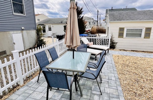 Ocean Beach III House | Fun shore bungalow that is walkable to the beach!