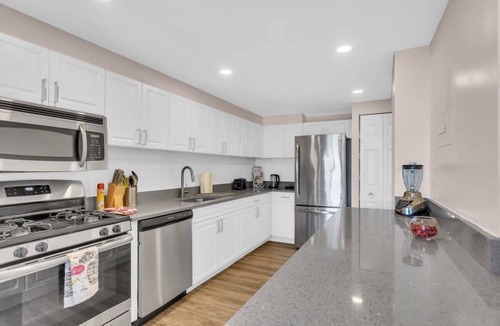 Crystal City Apartment | Furnished Apartment in Crystal City near Pentagon