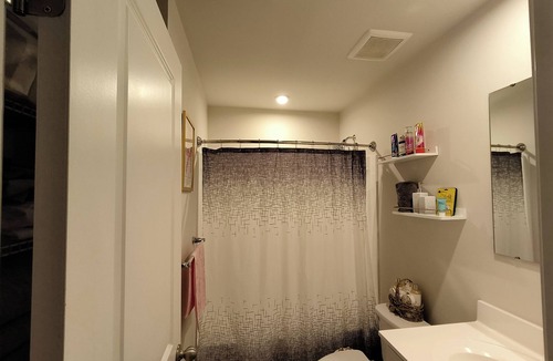 North East House | Furnished Private Room Near Union Hospital and Cecil College