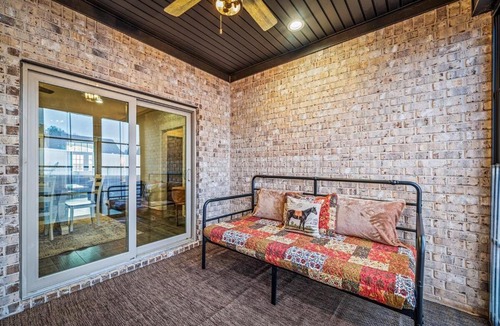 Rainsville House | Gallop and Grace Cottage with 2 King Rooms