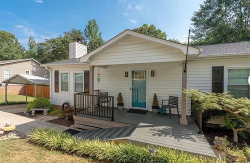 Taylors House | Game Room 2 FULL baths 3 huge bedrooms5 beds near Greenville, Greer, TR, Clemson