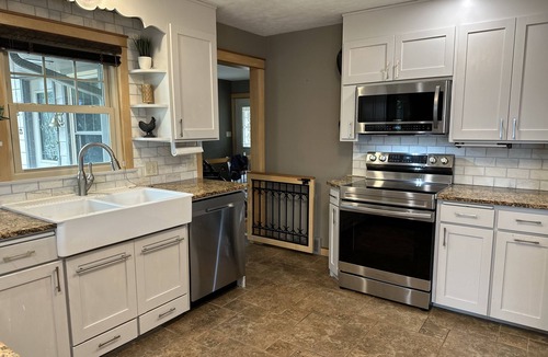 Amery House | Game Room! -Lakefront 5BRM - Huge Yard