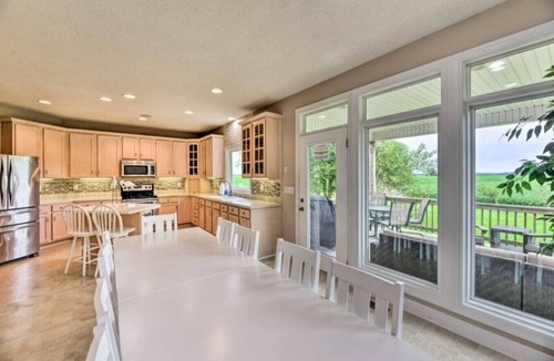 Columbia House | Game Room, Playground|Mins to Wildlife Refuges