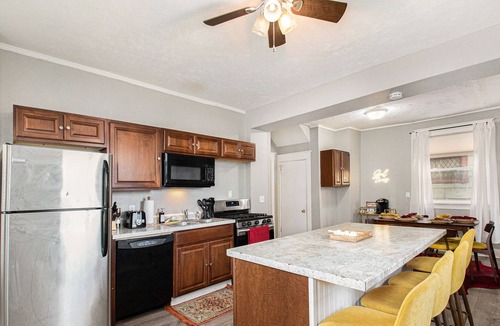 Midtown House | Game/Theater Room - Barbecue - Central Location