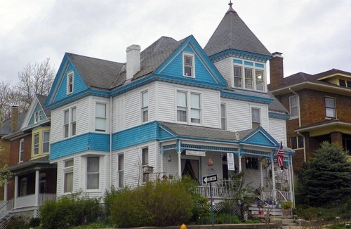 Hannibal Bed & Breakfast | Garden House Bed and Breakfast.Cozy 1895 Queen Anne Victorian,