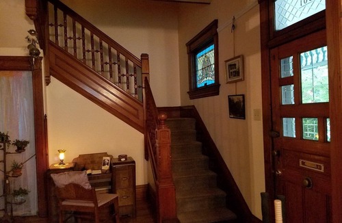 Hannibal Bed & Breakfast | Garden House Bed and Breakfast.Cozy 1895 Queen Anne Victorian,