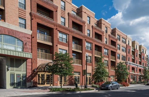 Lyon Park Apartment | Garfield Park, 925 N Garfield St in Northern Virginia